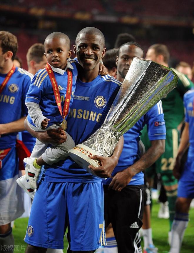 今晨布莱顿官宣签约——欧联节点到来，震撼外界，轮换策略成焦点的简单介绍