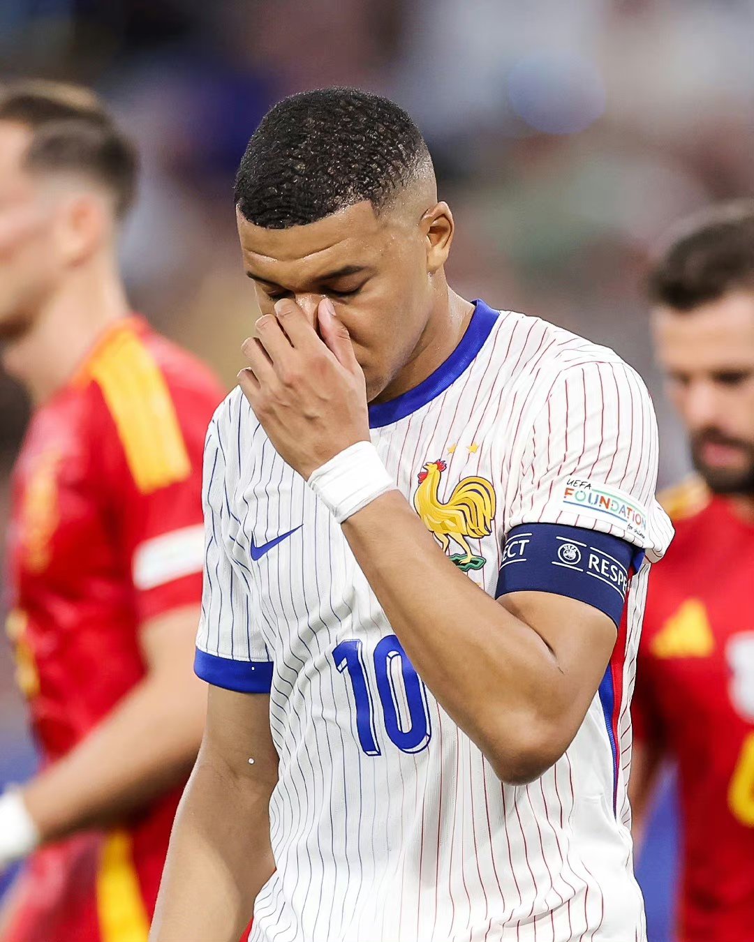 包含今晚摩纳哥备战法国杯，复出首秀细节曝光，气氛紧张，球队文化再被提及的词条