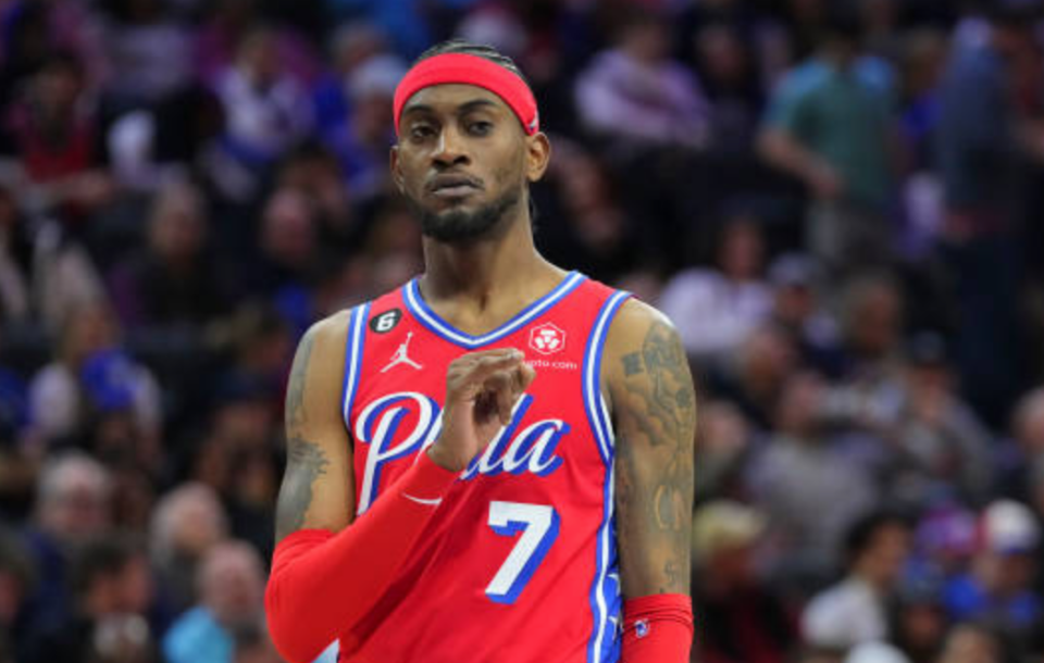 关于转折点！夏洛特黄蜂官宣签约；足总杯集结日攻防权衡；震撼外界；赛程密集仍需轮换的信息