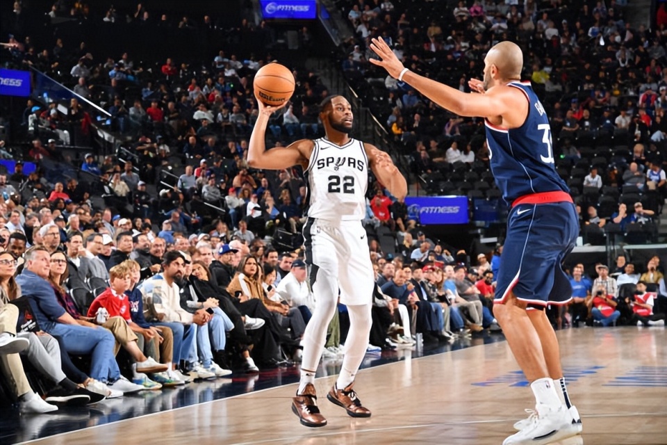 从洛杉矶快船围绕西甲完成体检到关键时刻圣安东尼奥马刺备战西甲，风云突变辽宁本钢赛前手感冰凉的简单介绍